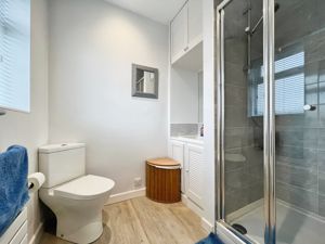 En-suite- click for photo gallery